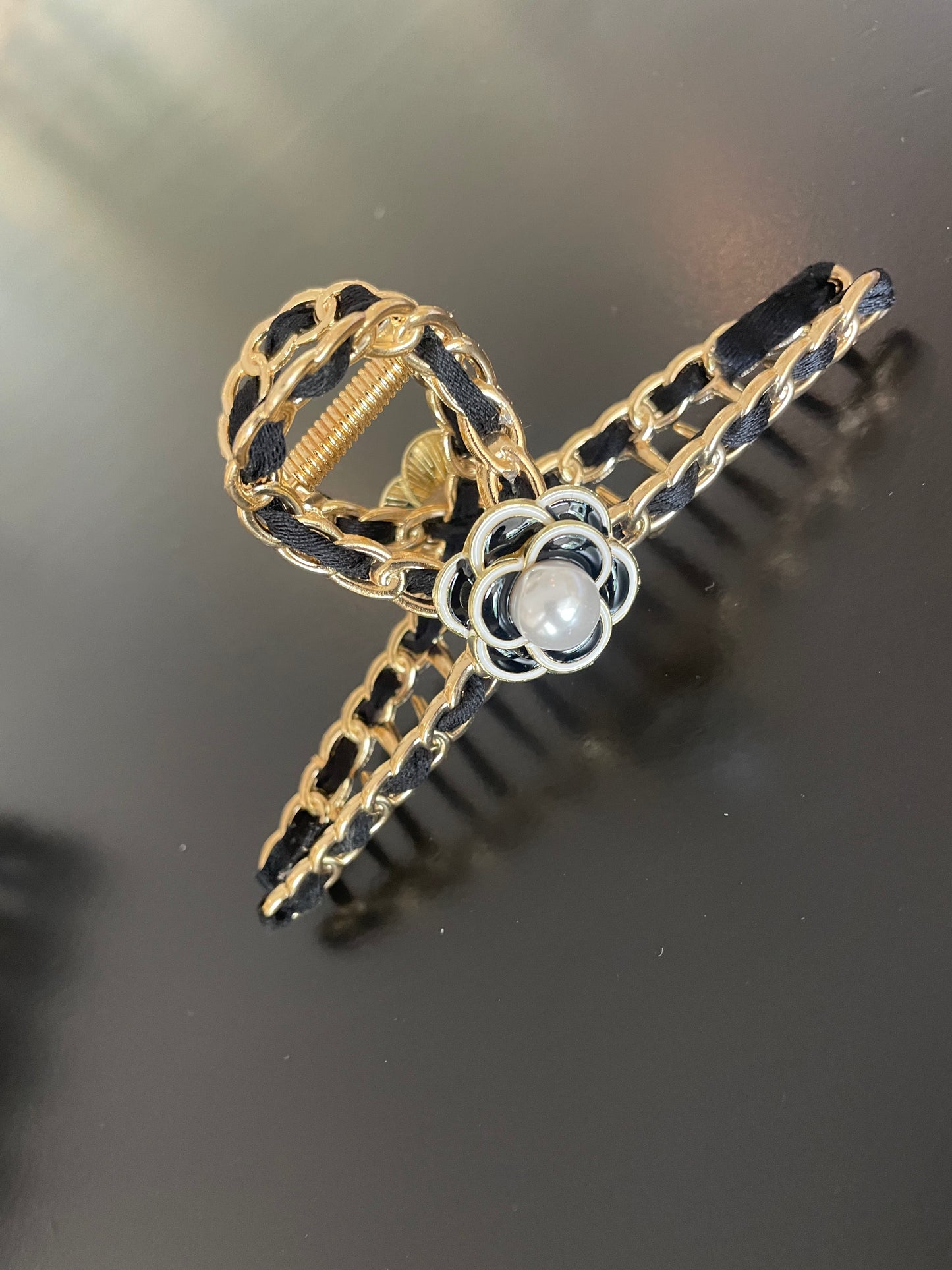 Haarklem zwart met ketting